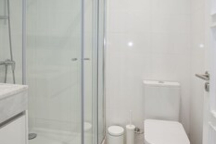 Room 6 of 30