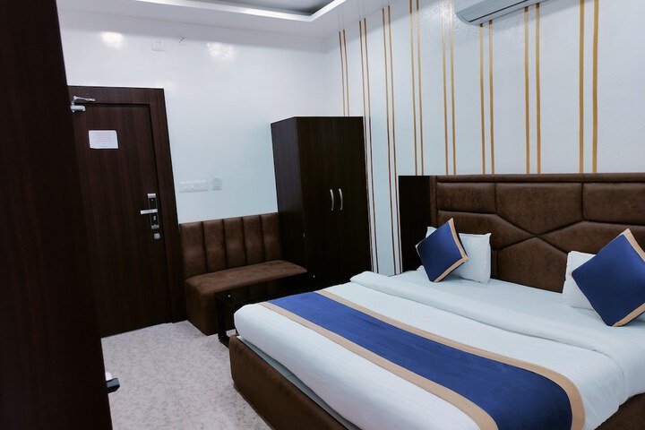 Room 2 of 29