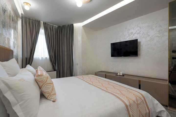 Room 305 of 552