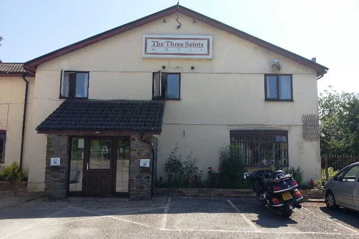 THREE SAINTS HOTEL