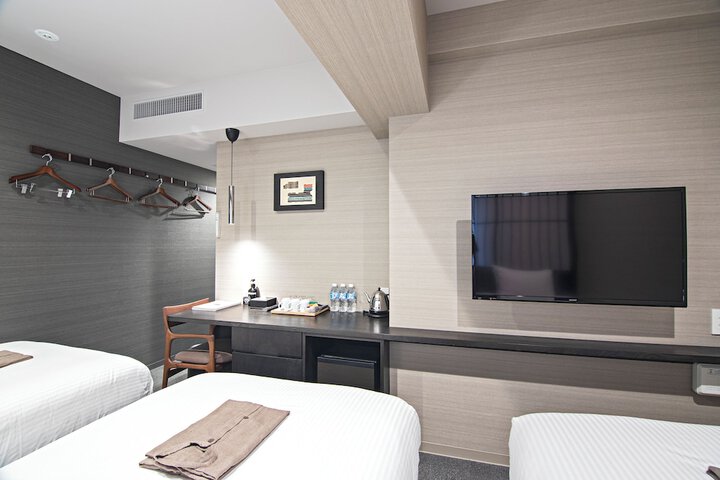 Room 7 of 32