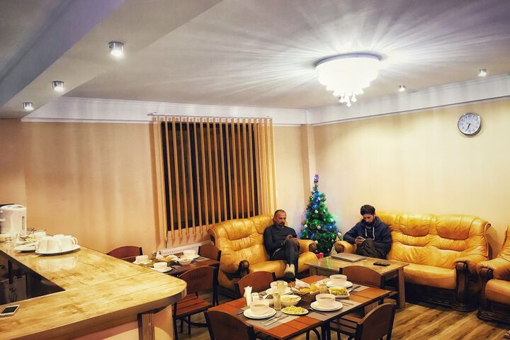 Dining 38 of 100