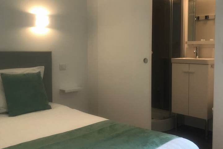 Room 6 of 39