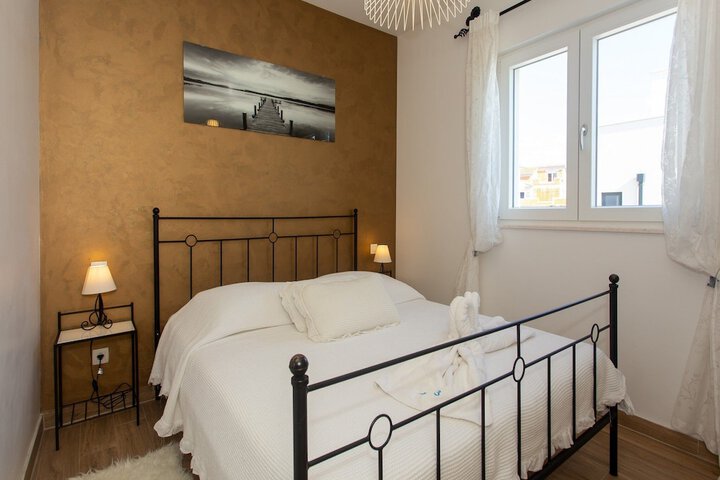 Room 8 of 65