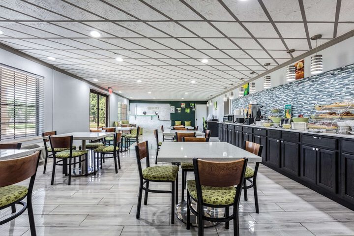 Breakfast/Coffee Service 24 of 40