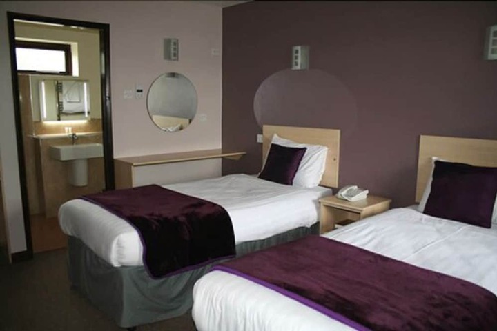 Room 4 of 41