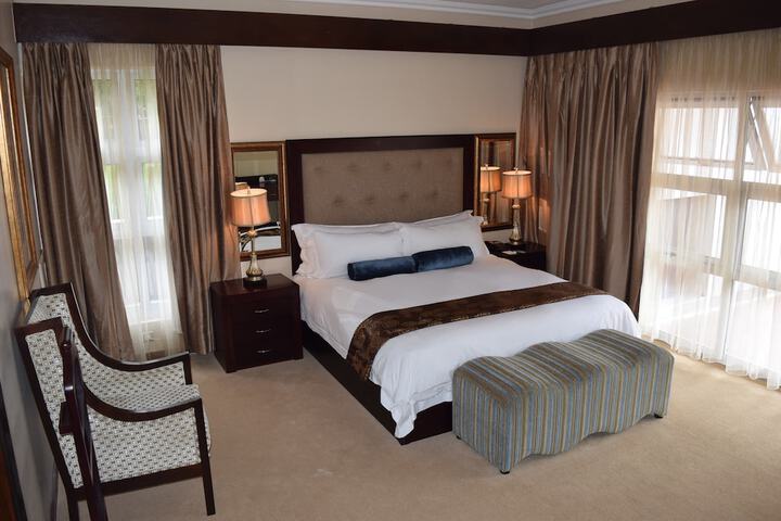 Room 6 of 99