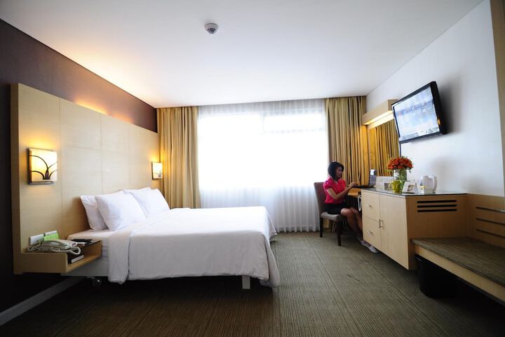 Room 7 of 28