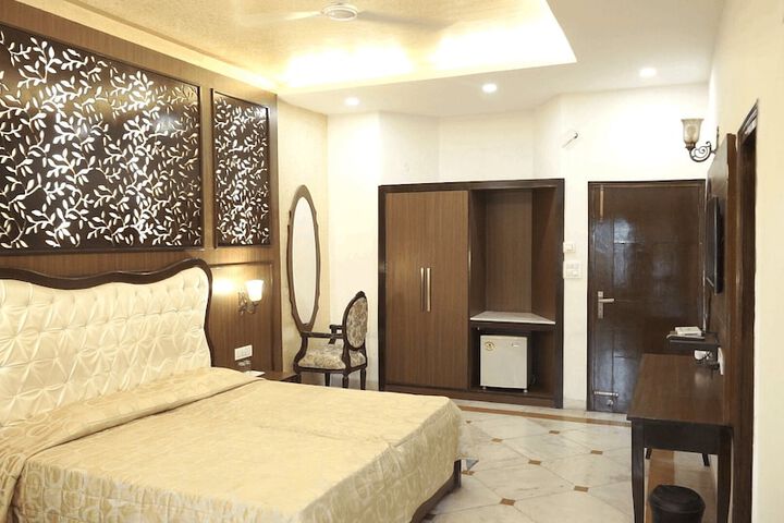Room 3 of 11