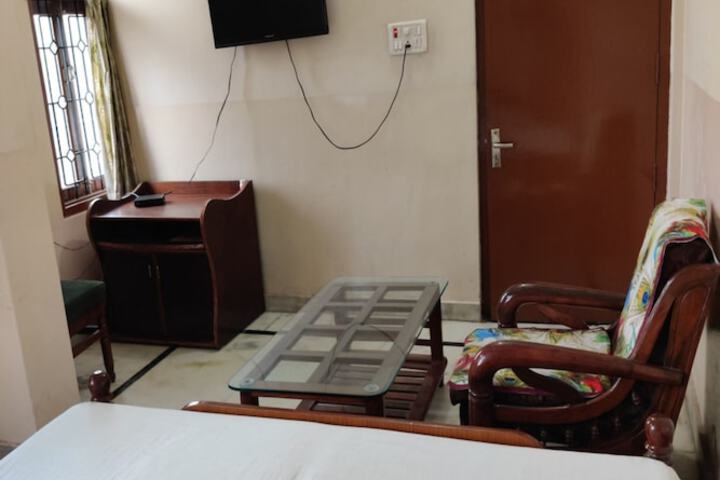 Room 4 of 30