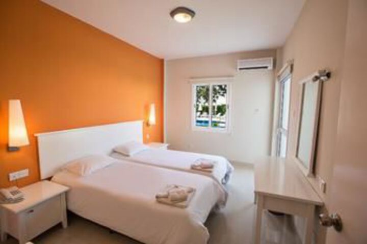 Room 5 of 18