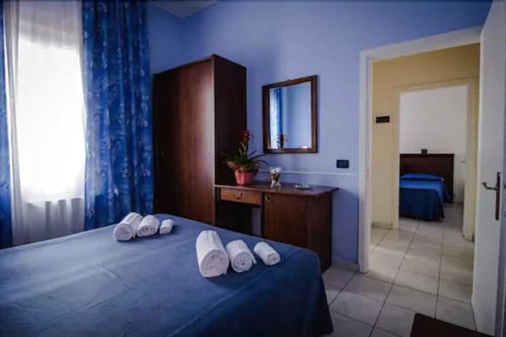 Room 16 of 37