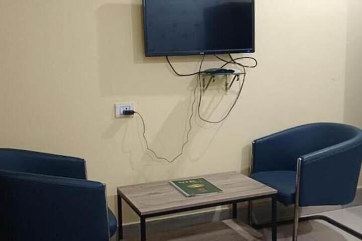 Room 9 of 16