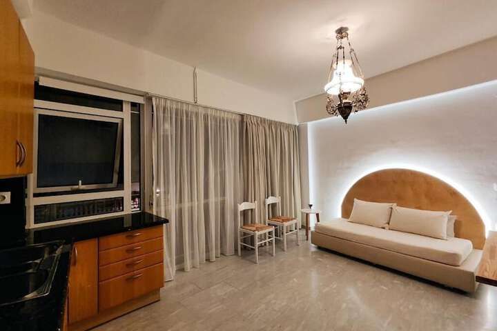 Room 7 of 13