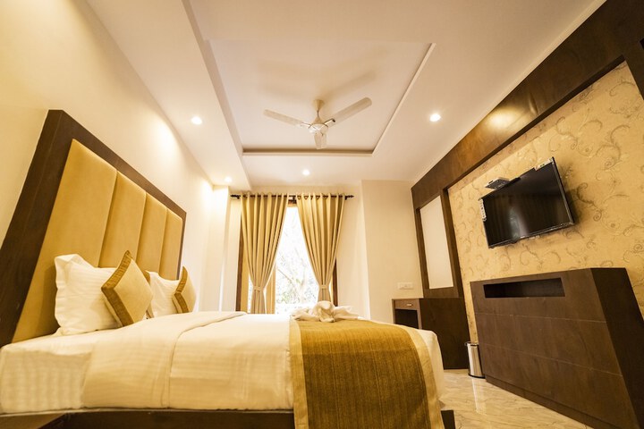 Room 14 of 34