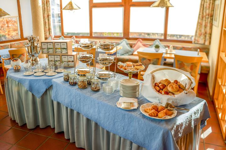 Breakfast/Coffee Service 18 of 35