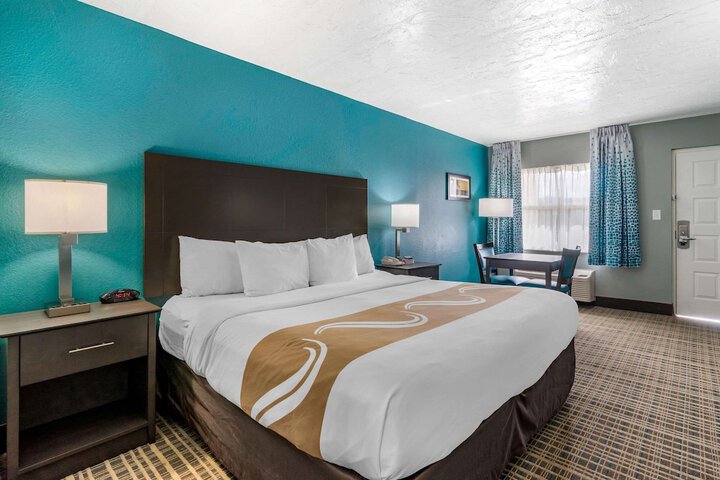 Standard | King Bed (8 of 20)