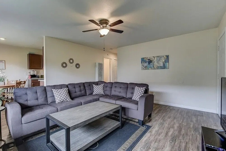 Exterior of Comfy 2-bedroom 5min to Concord Bart