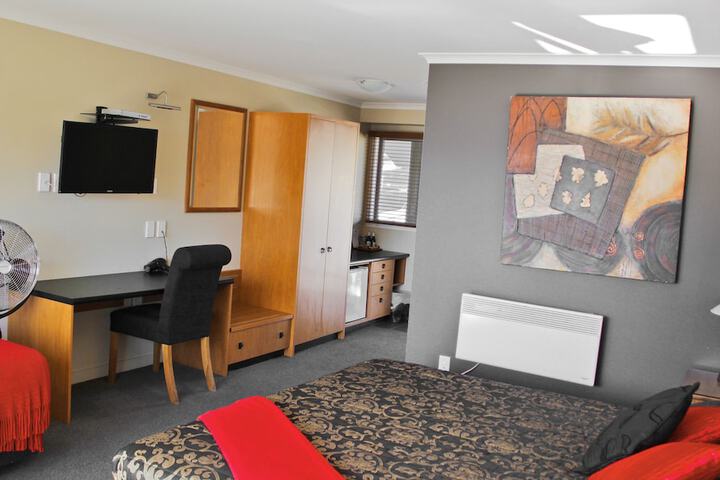 Room 13 of 37