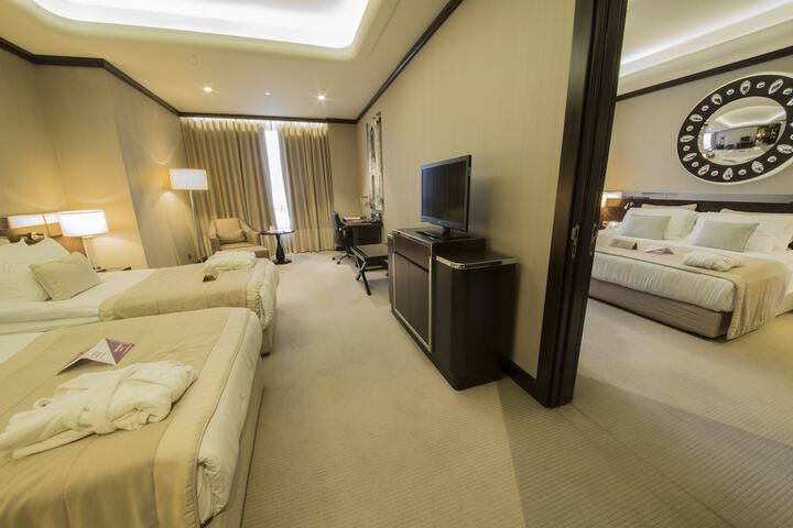 Room 30 of 102