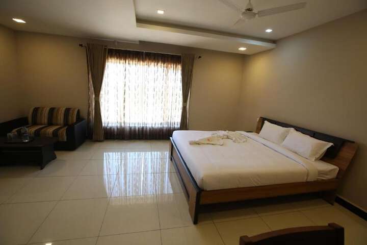 Room 9 of 16