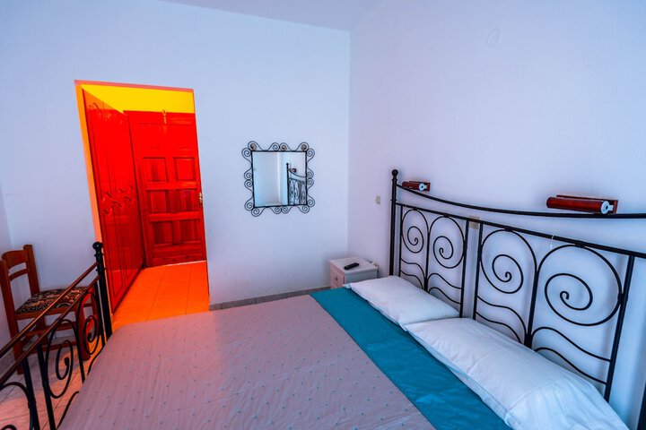 Room 7 of 33