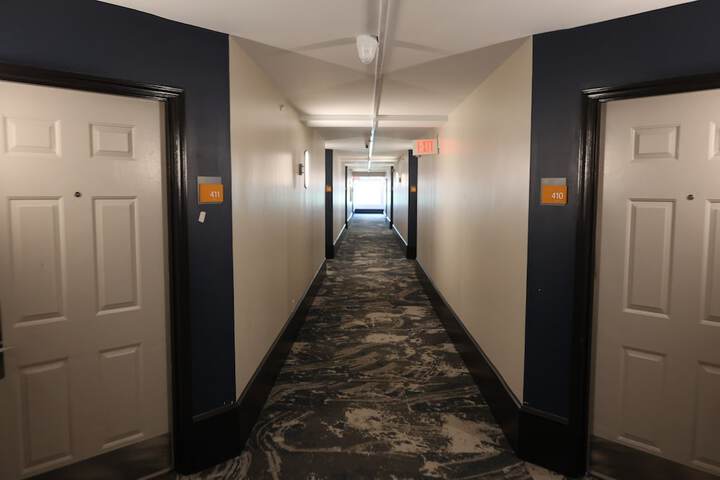 Ballroom/Hall 66 of 95