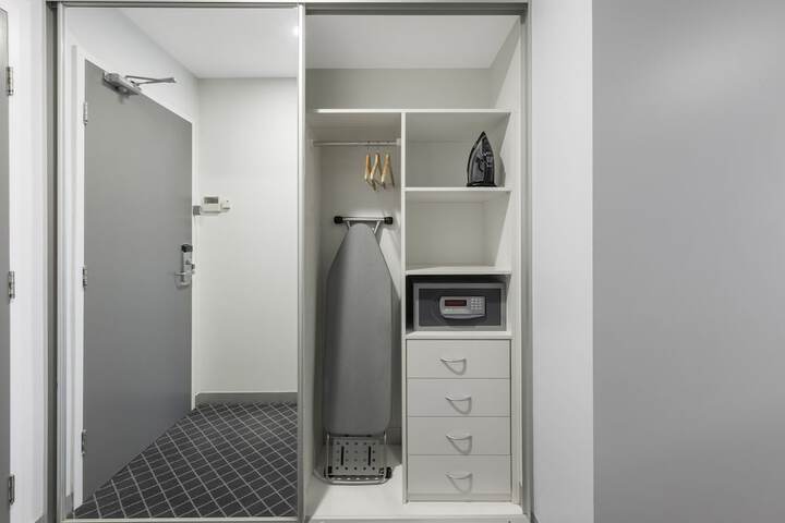Room 6 of 31