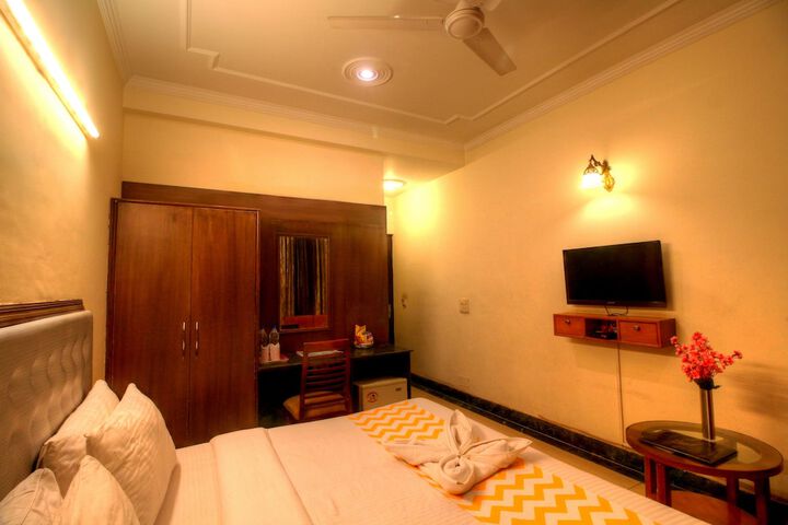 Room 3 of 12