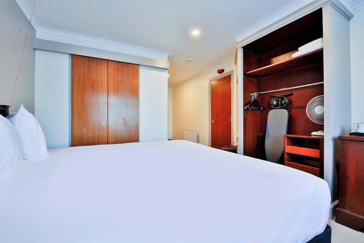 Room 35 of 110