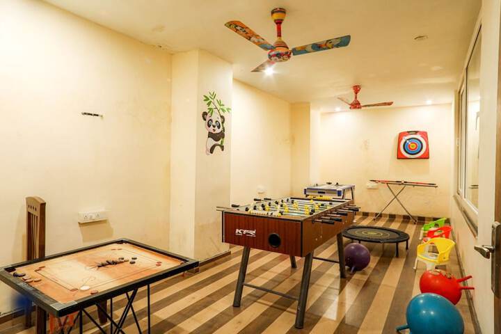 Room 4 of 9