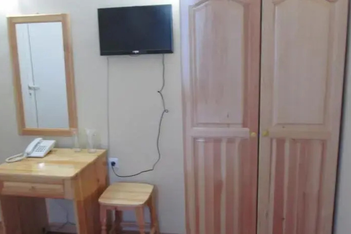 Room 11 of 12