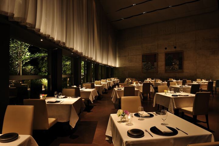 Dining 36 of 53