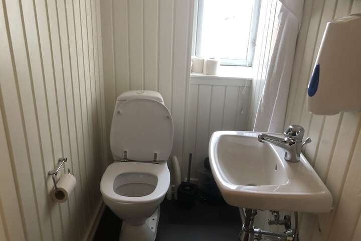 Room 42 of 59