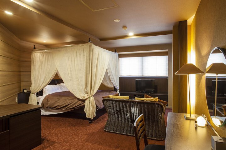 Room 3 of 73