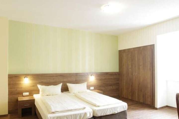 Room 9 of 39