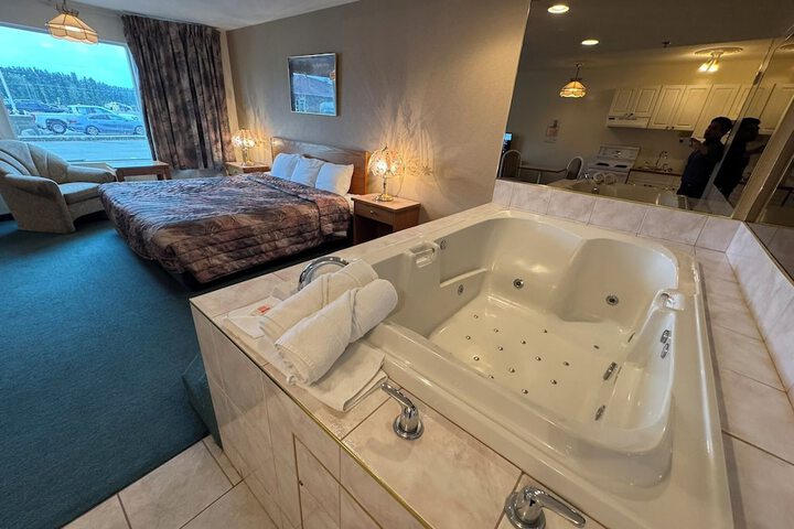 Hot Tub 36 of 52