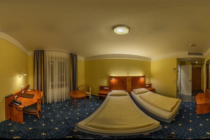 Room 24 of 74