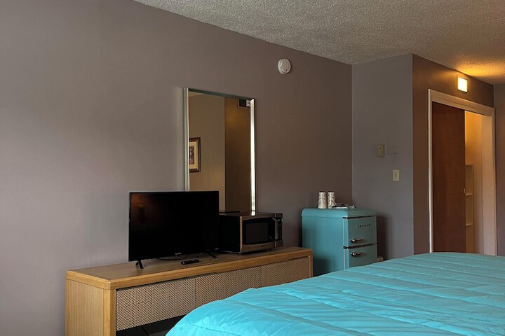 Room 5 of 6