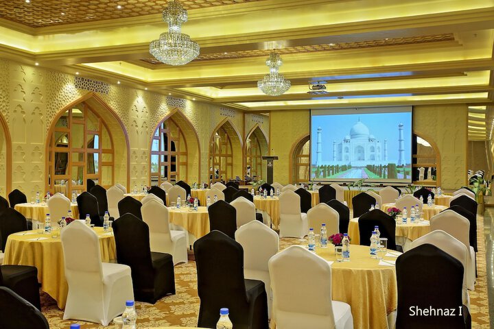 Ballroom/Hall 31 of 39