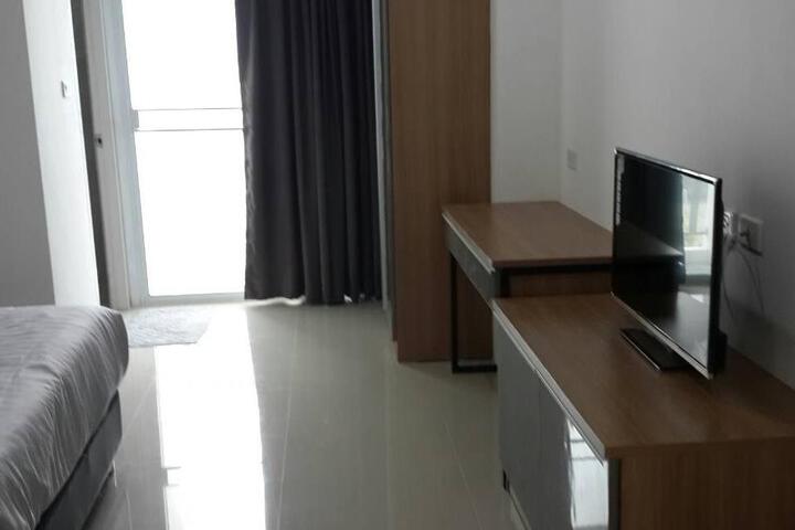 Room 2 of 6