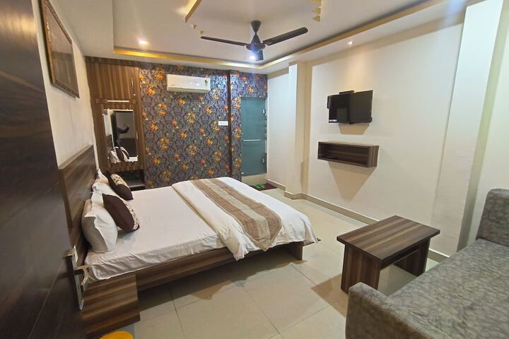 Room 9 of 19