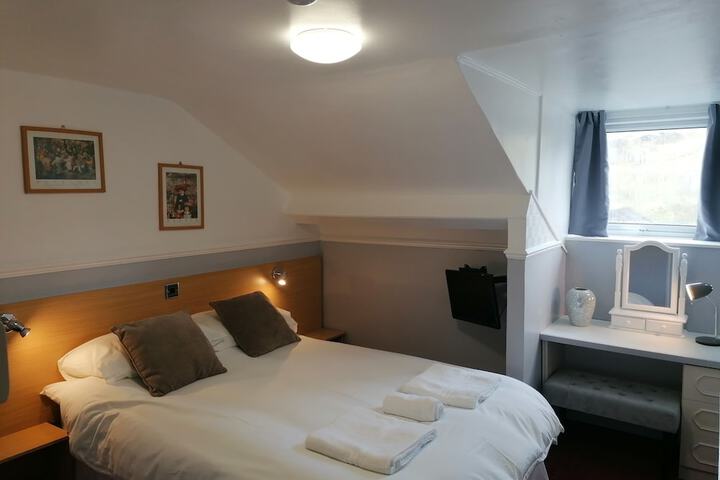Room 14 of 27