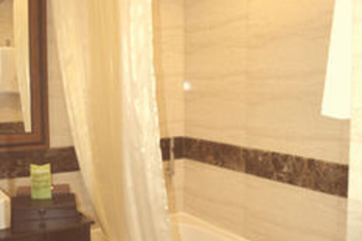 Room 4 of 92
