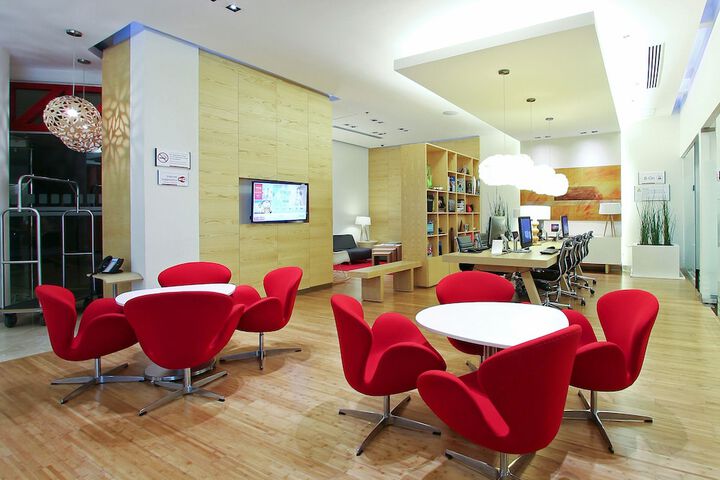 Entrance & Lobby