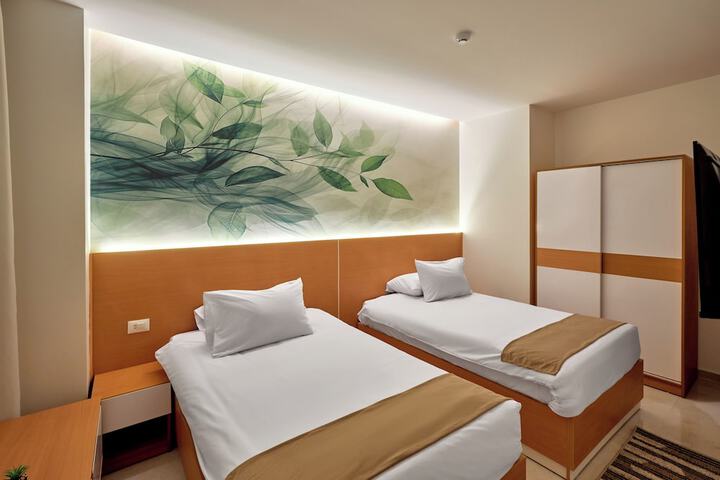 Room 4 of 42