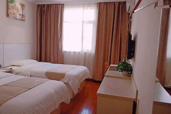 Room 13 of 21