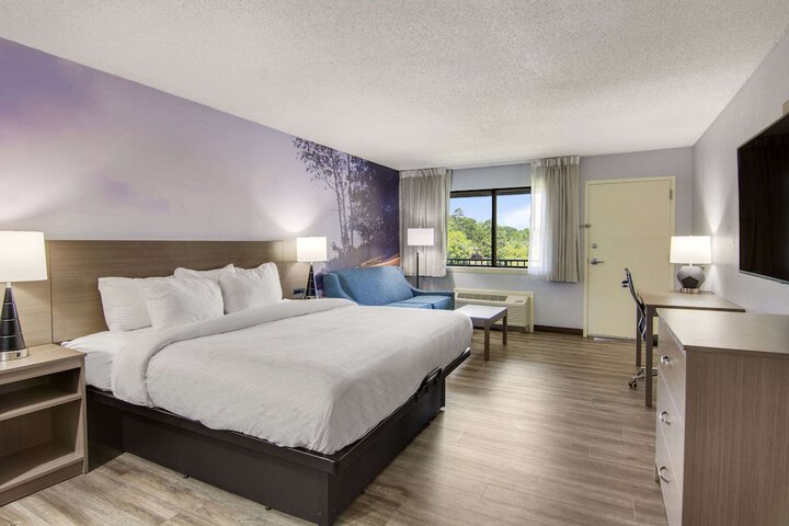 1 King Bed Accessible Upgrade (67 of 67)