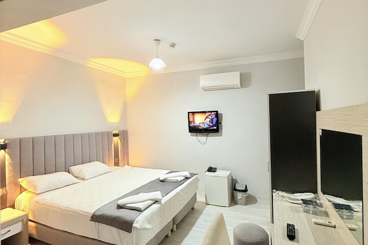 Room 2 of 16