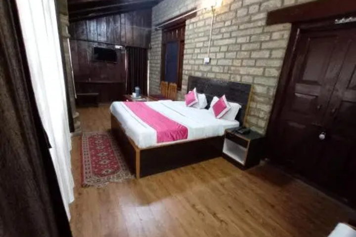 Room 9 of 16